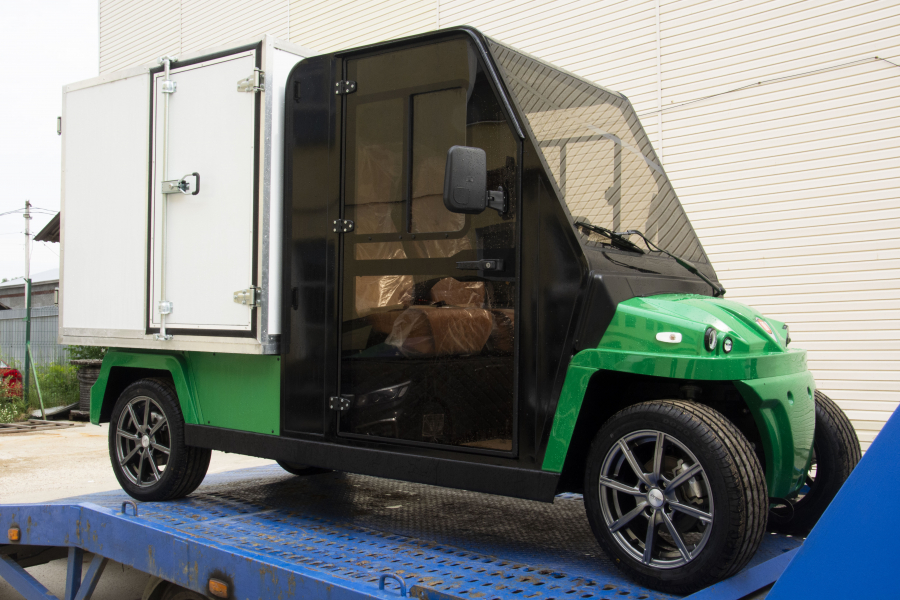 Voiture de golf Urbis 2 supercargo fermée